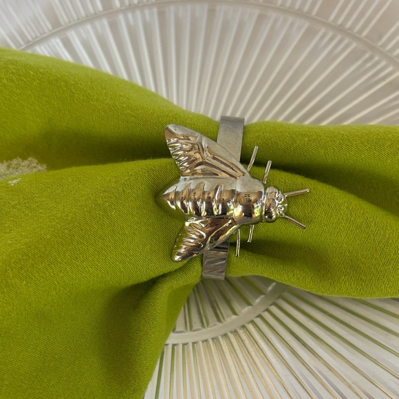 VINTAGE! SET OF 6 GENTLY WORN VERY PRETTY SILVER INSECT NAPKIN RINGS - Picture 7 of 12